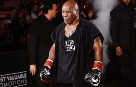 5 Tay đấm quyền anh huyền thoại nhất mọi thời đại 2 Mike Tyson: Sức Mạnh Khủng Khiếp Từ Đôi Tay Trên Võ Đài
